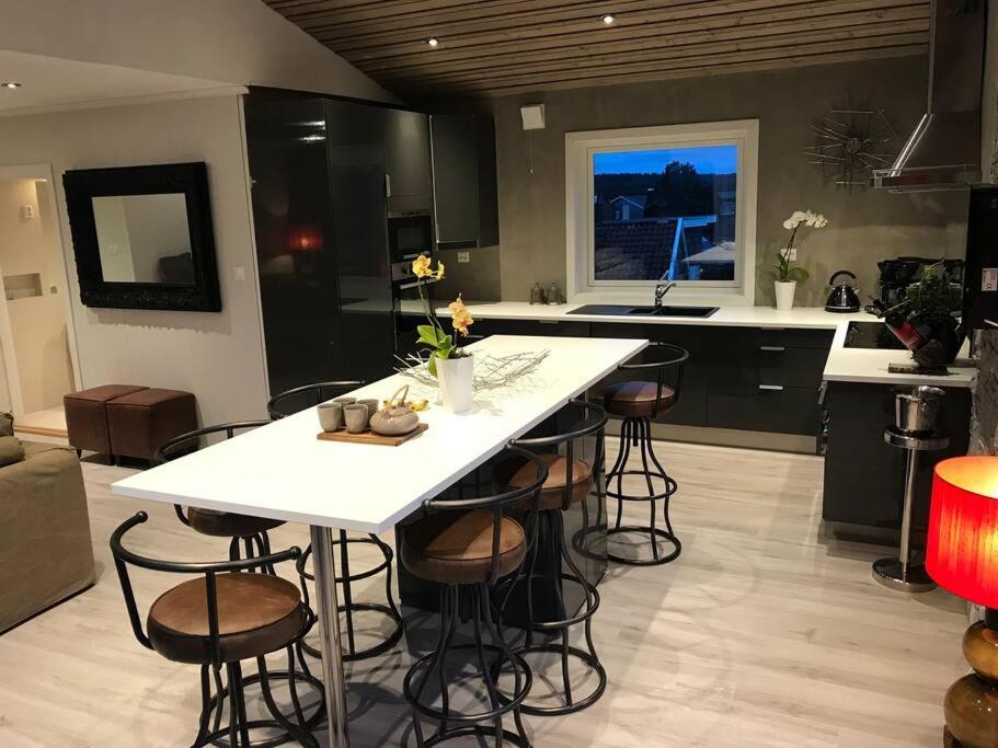 Topp Moderne Suite. Larvik Bagian luar foto